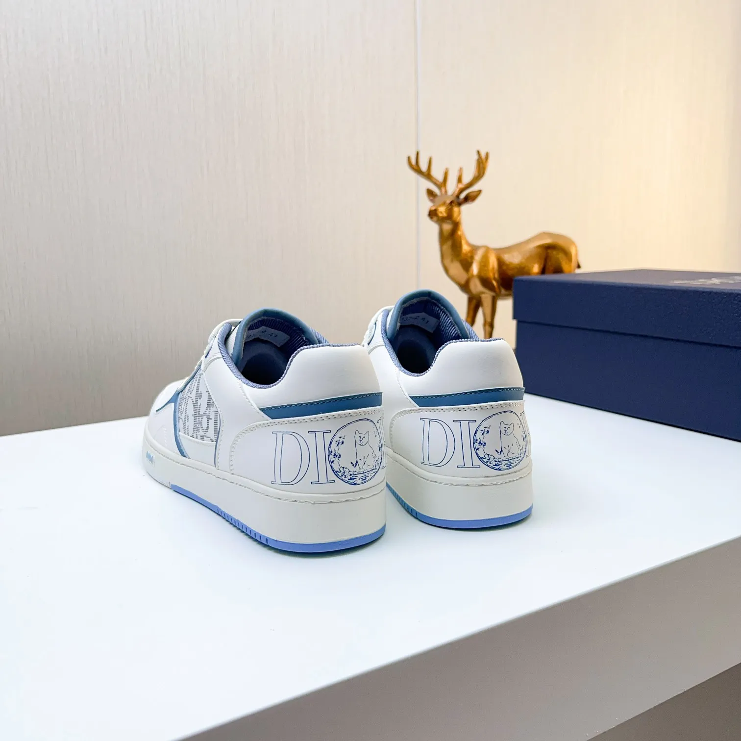 Men's Men's Shoes 💰400 [New] 🦩🦩Dior - Low-top sneakers 2025 spring men's collection new arrivals [Celebrate][Celebrate][Celebrate], reinterpret the basketball shoe design and become a classic Dior item [Strong][Strong][Strong], crafted in black and cream white smooth cowhide with beige suede, leather display on the side The CD logo, tongue, sole and back side are decorated with various distinctive details to enhance the style[666][666], while eyelet details, topstitching and rubber panels highlight the dynamic charm of its athletic style[strong][strong][strong]. It has a two-color rubber sole, which can be matched with various clothing to create a refined look. Size: 38 to 44 (45 can be customized